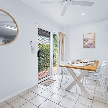 ברום Cable Beachside Villas מראה חיצוני תמונה