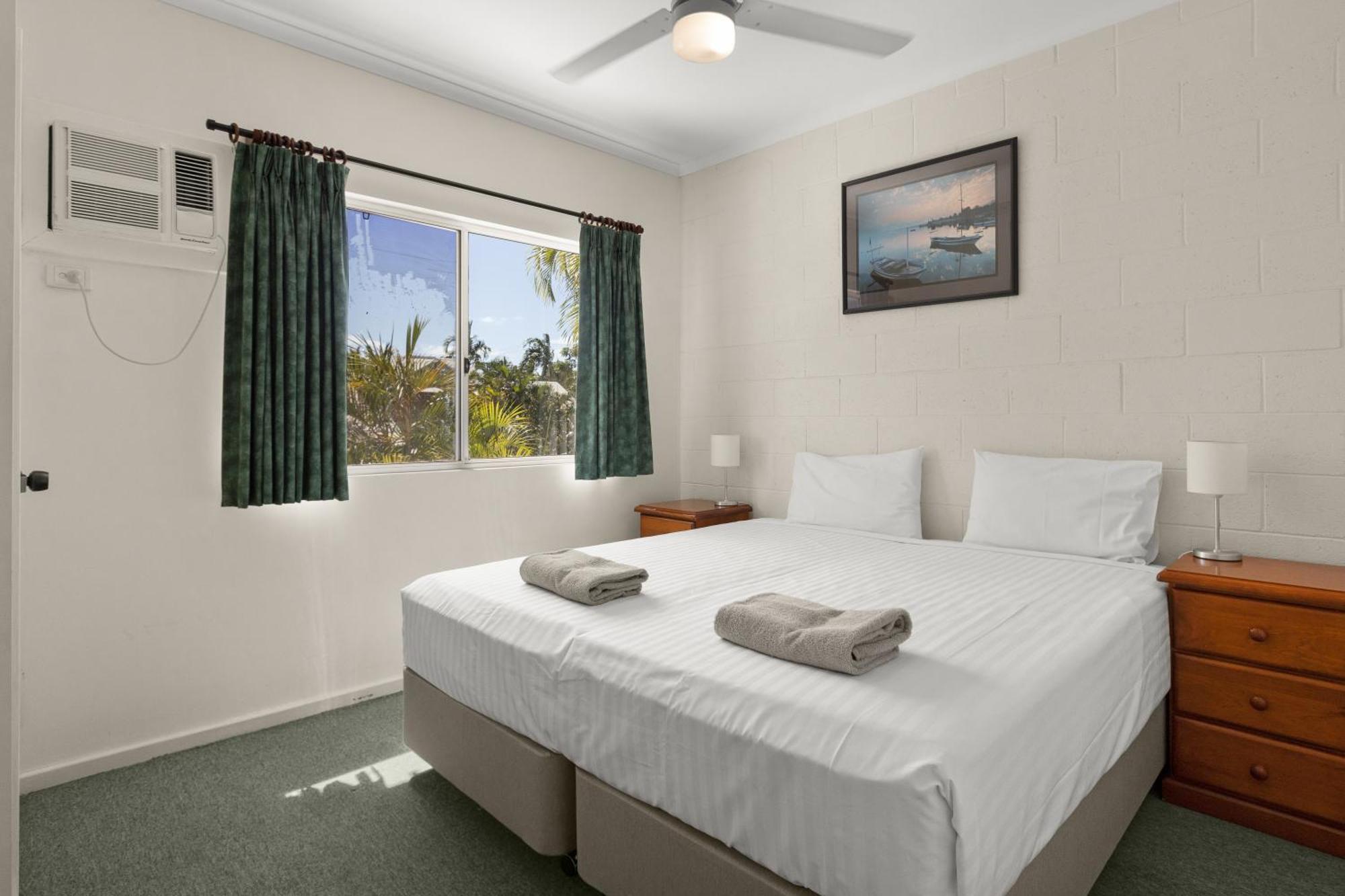 ברום Cable Beachside Villas מראה חיצוני תמונה