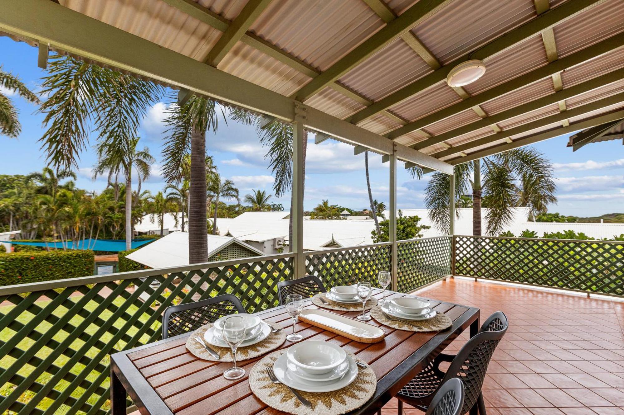 ברום Cable Beachside Villas מראה חיצוני תמונה