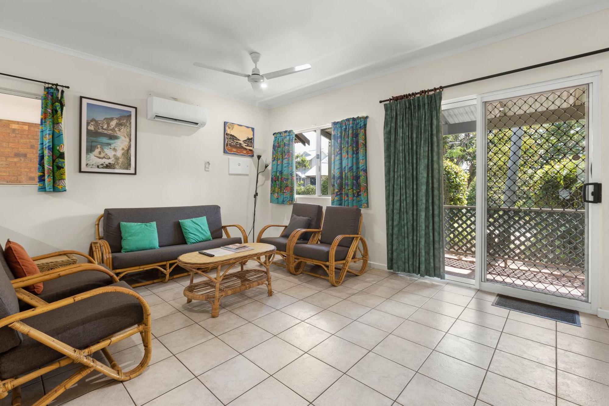 ברום Cable Beachside Villas מראה חיצוני תמונה