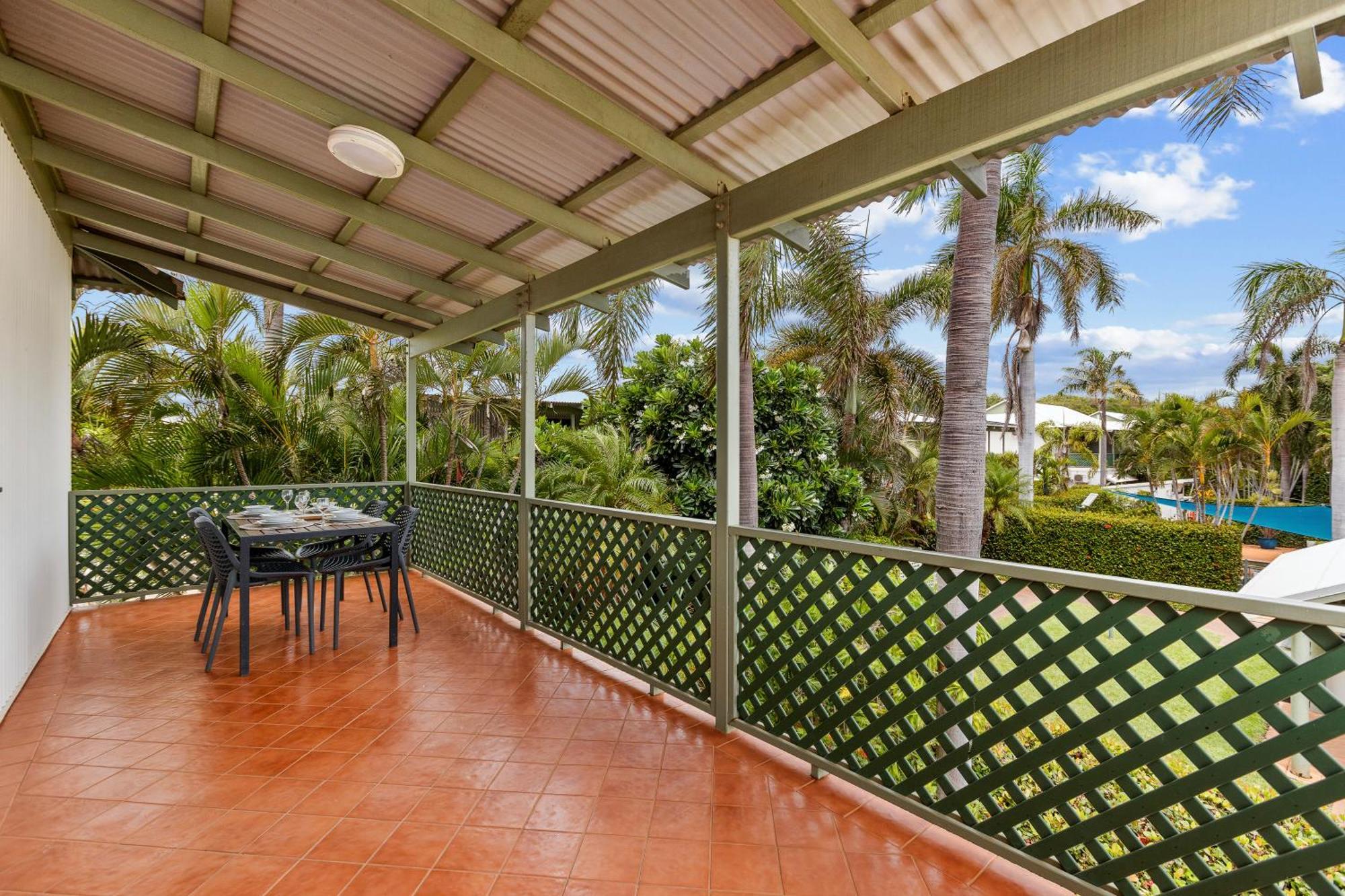 ברום Cable Beachside Villas מראה חיצוני תמונה