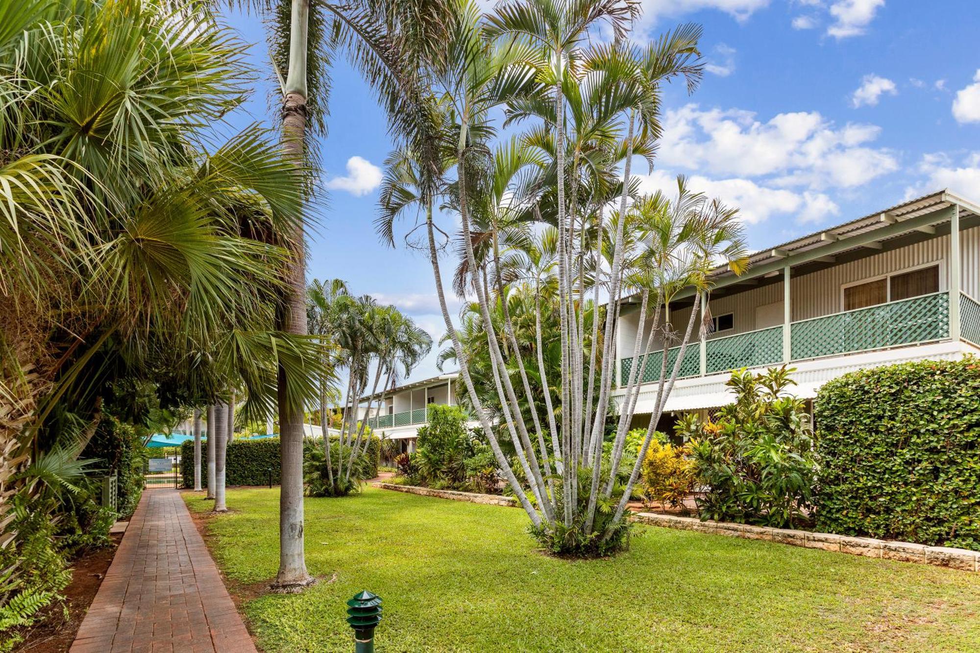 ברום Cable Beachside Villas מראה חיצוני תמונה