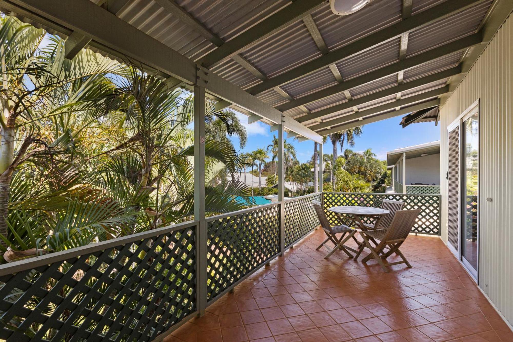 ברום Cable Beachside Villas מראה חיצוני תמונה