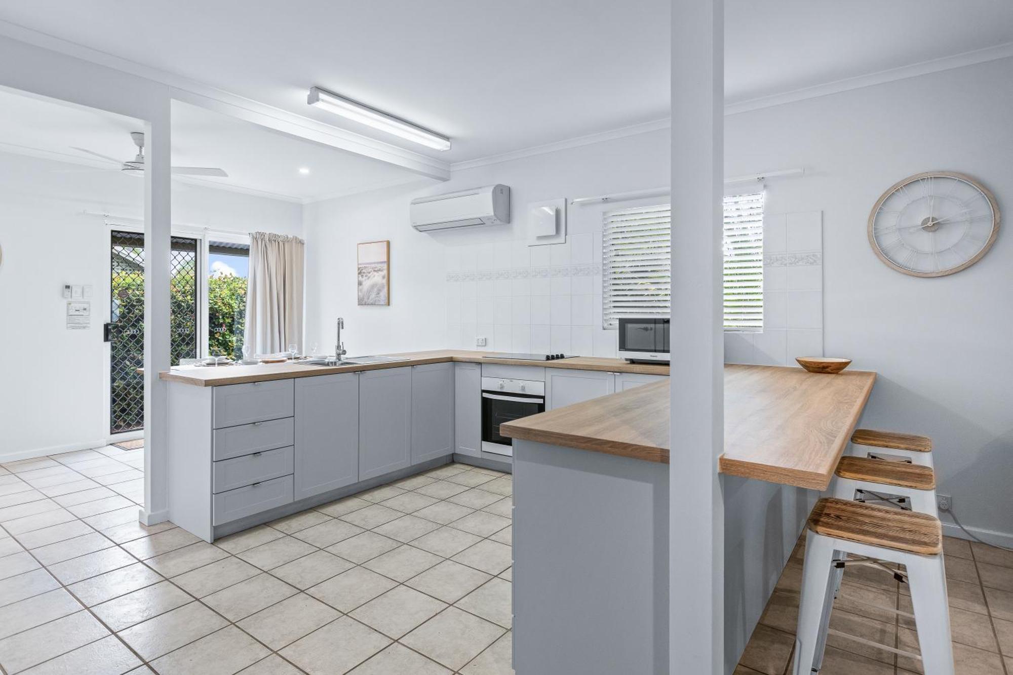ברום Cable Beachside Villas מראה חיצוני תמונה