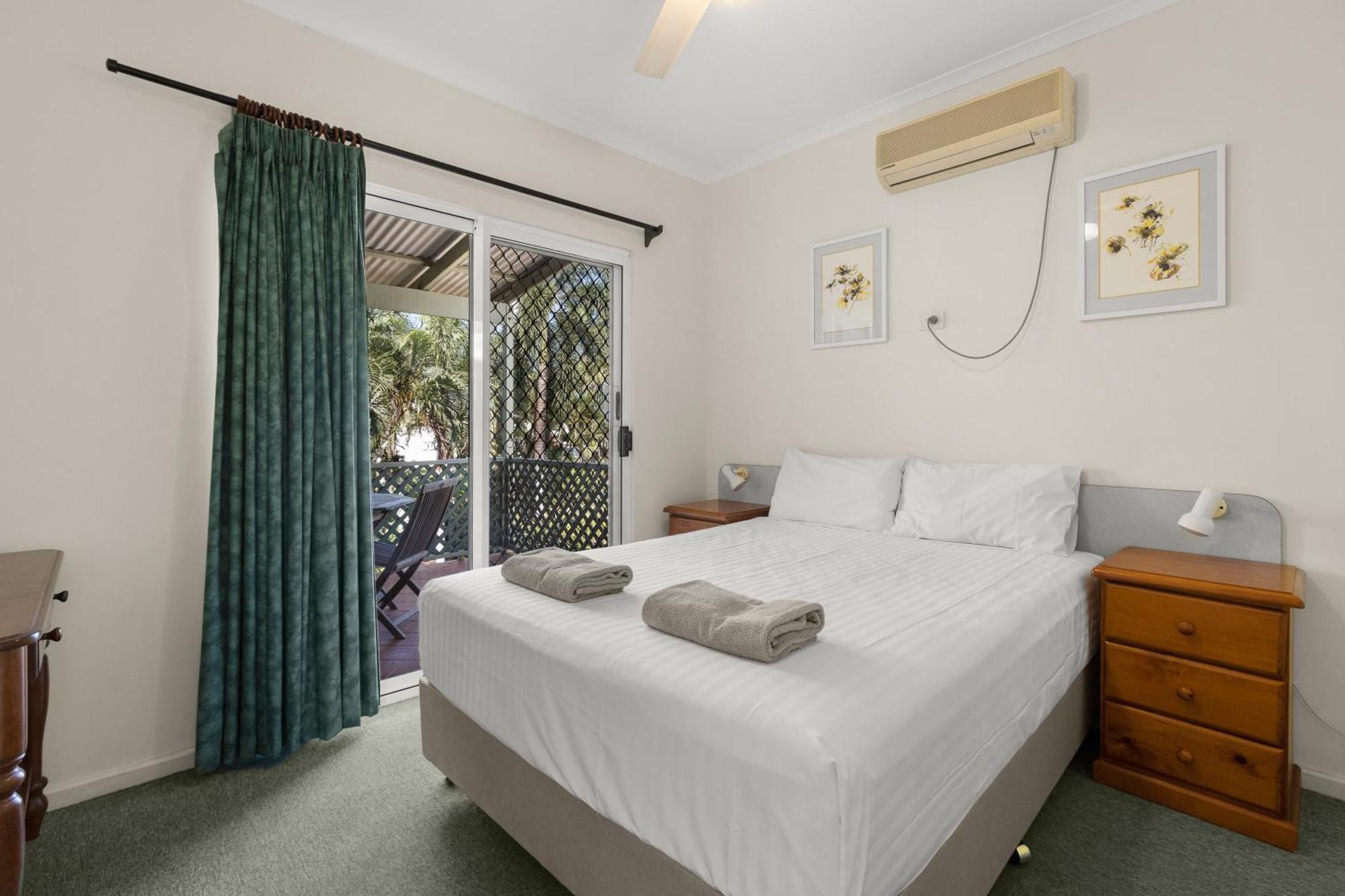 ברום Cable Beachside Villas מראה חיצוני תמונה