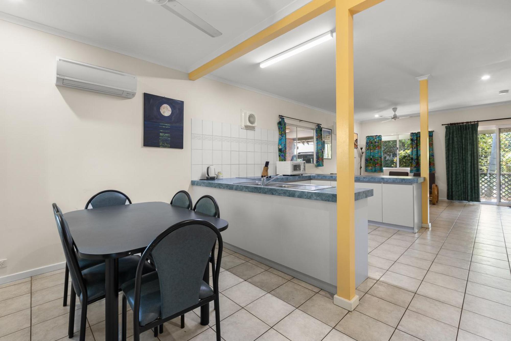ברום Cable Beachside Villas מראה חיצוני תמונה
