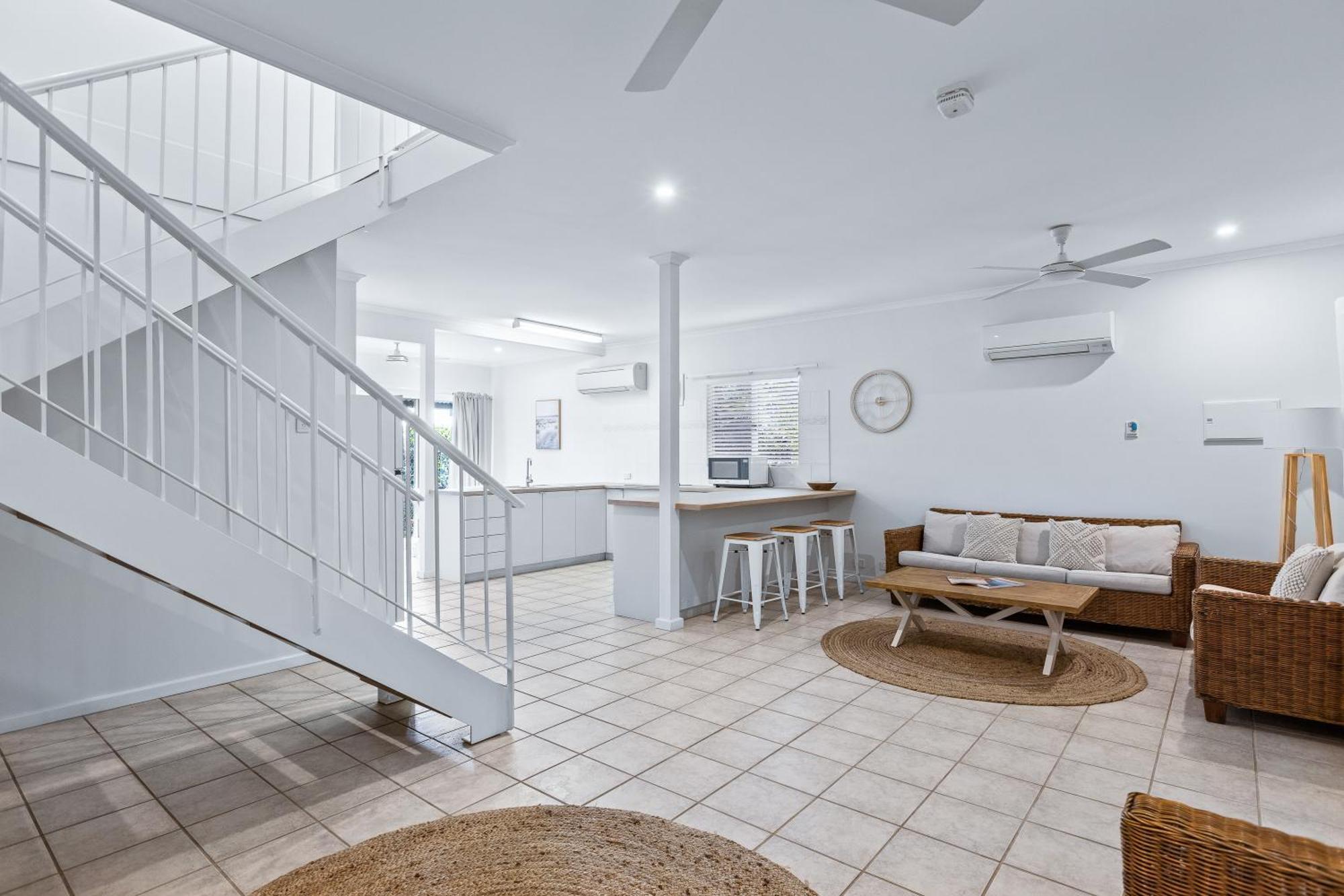 ברום Cable Beachside Villas מראה חיצוני תמונה