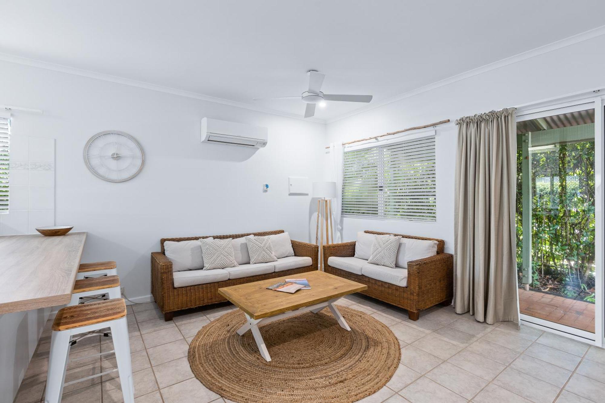 ברום Cable Beachside Villas מראה חיצוני תמונה
