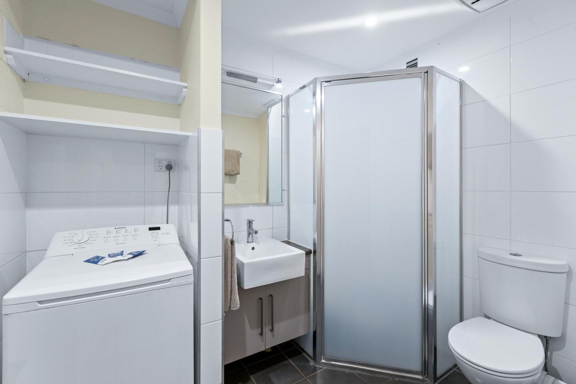 ברום Cable Beachside Villas מראה חיצוני תמונה
