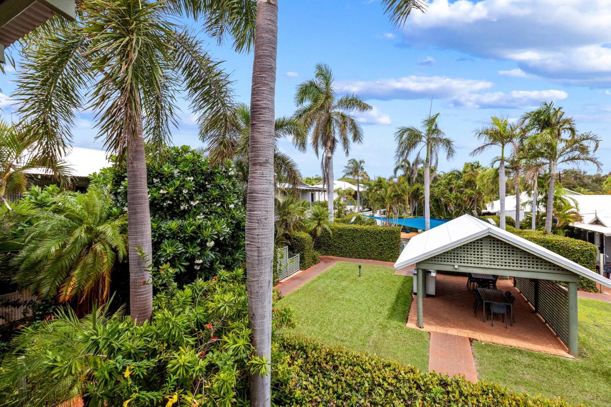 ברום Cable Beachside Villas מראה חיצוני תמונה