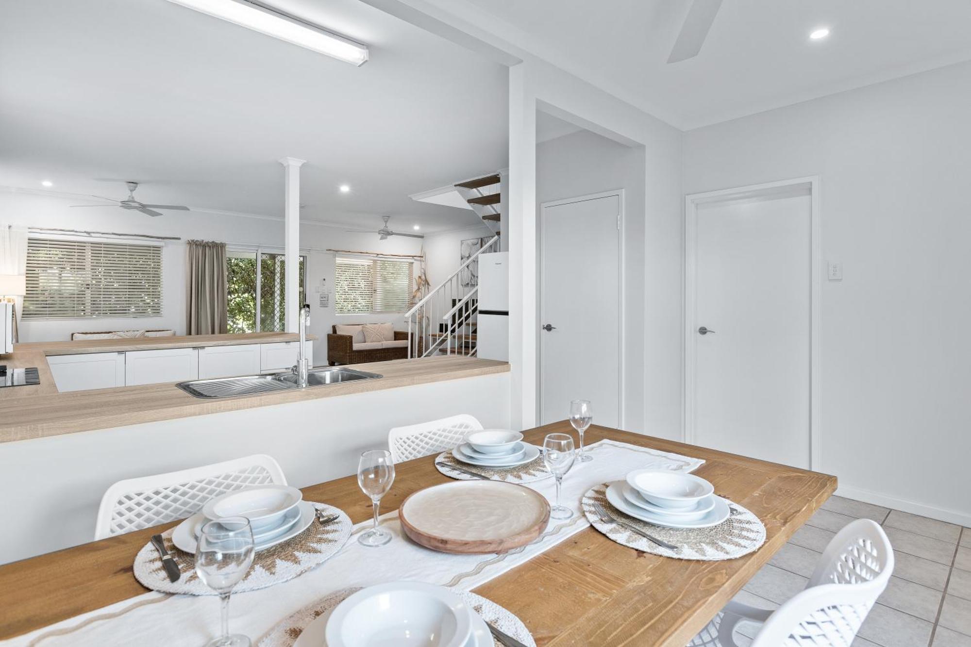 ברום Cable Beachside Villas מראה חיצוני תמונה