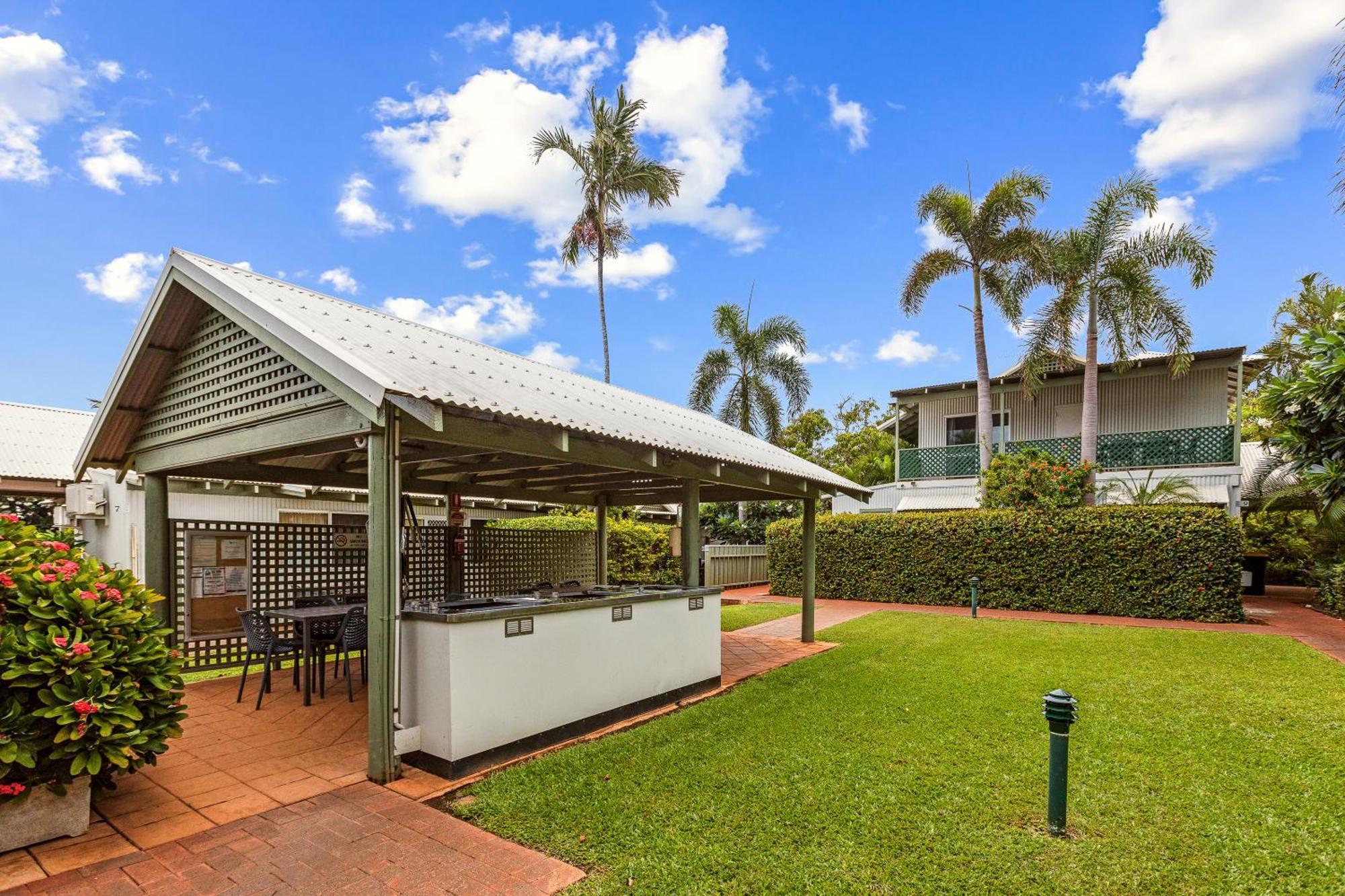 ברום Cable Beachside Villas מראה חיצוני תמונה