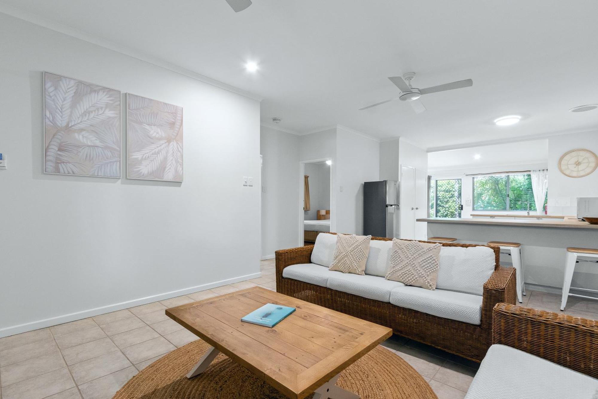 ברום Cable Beachside Villas מראה חיצוני תמונה