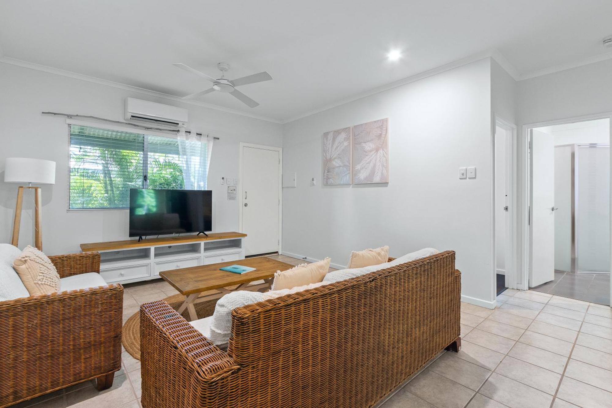 ברום Cable Beachside Villas מראה חיצוני תמונה