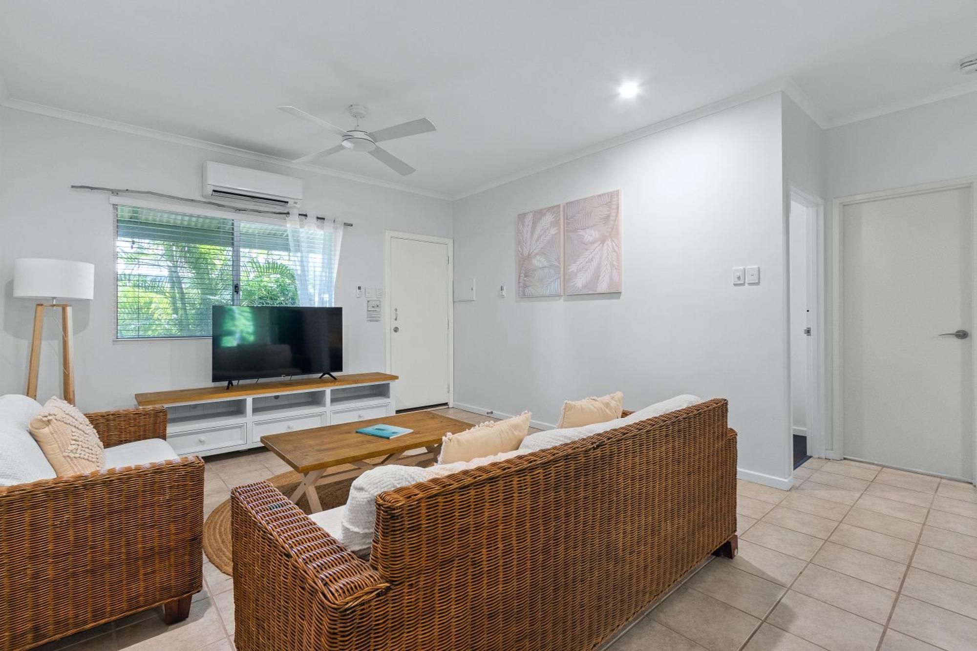 ברום Cable Beachside Villas מראה חיצוני תמונה