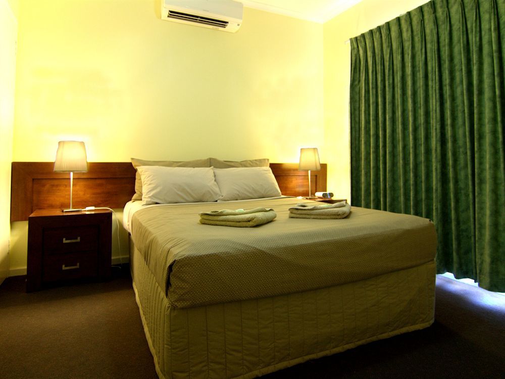 ברום Cable Beachside Villas מראה חיצוני תמונה
