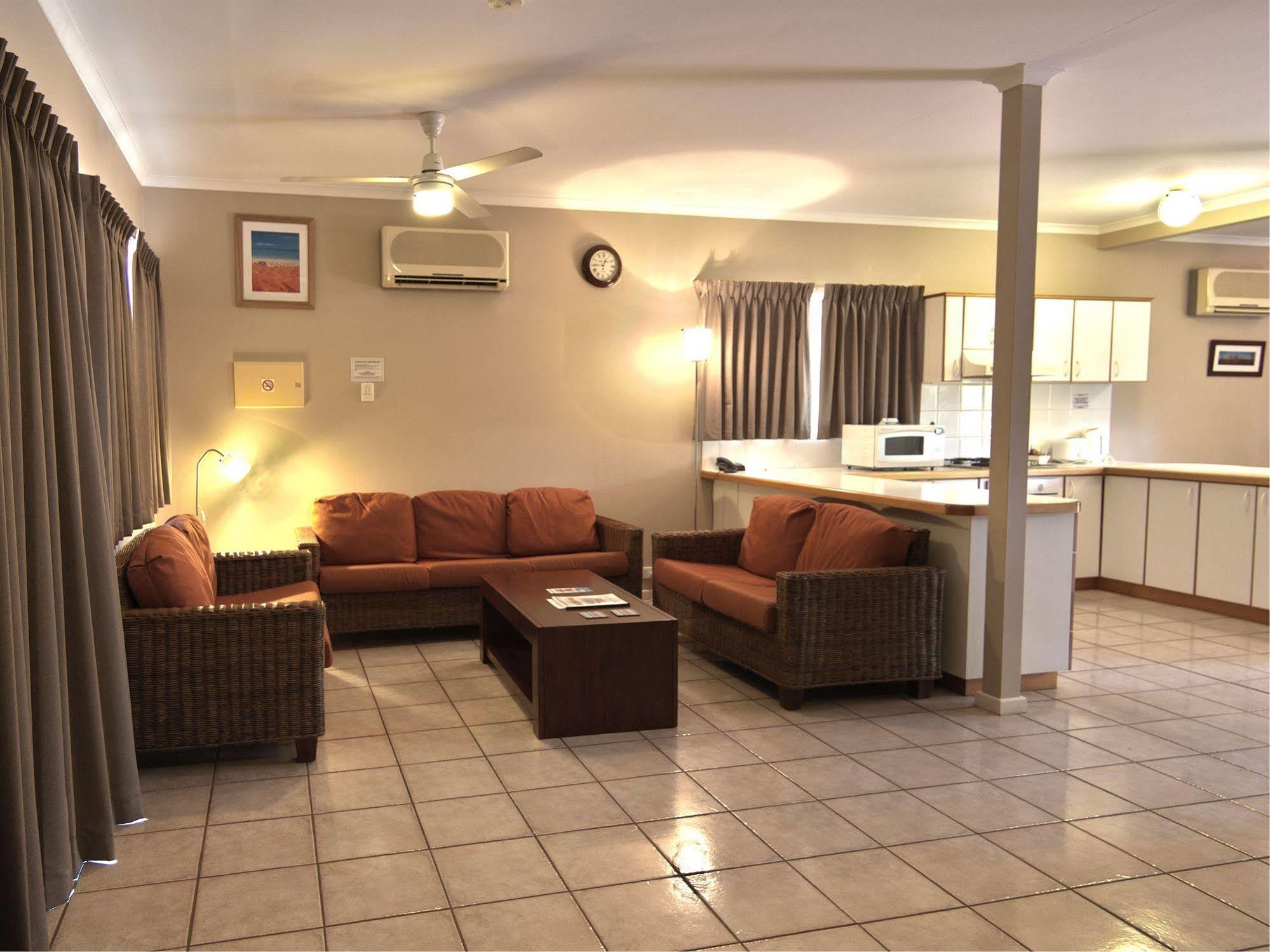 ברום Cable Beachside Villas מראה חיצוני תמונה