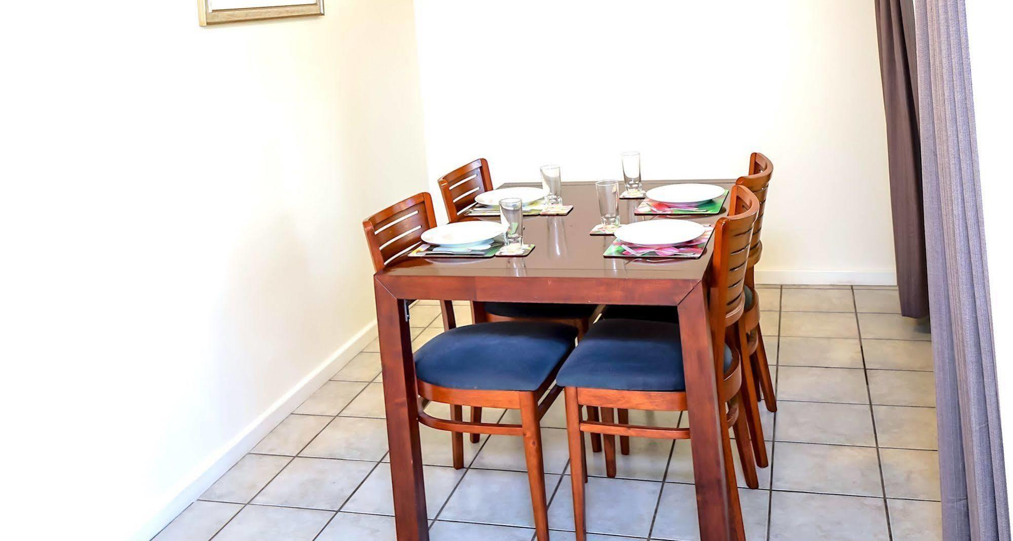 ברום Cable Beachside Villas מראה חיצוני תמונה