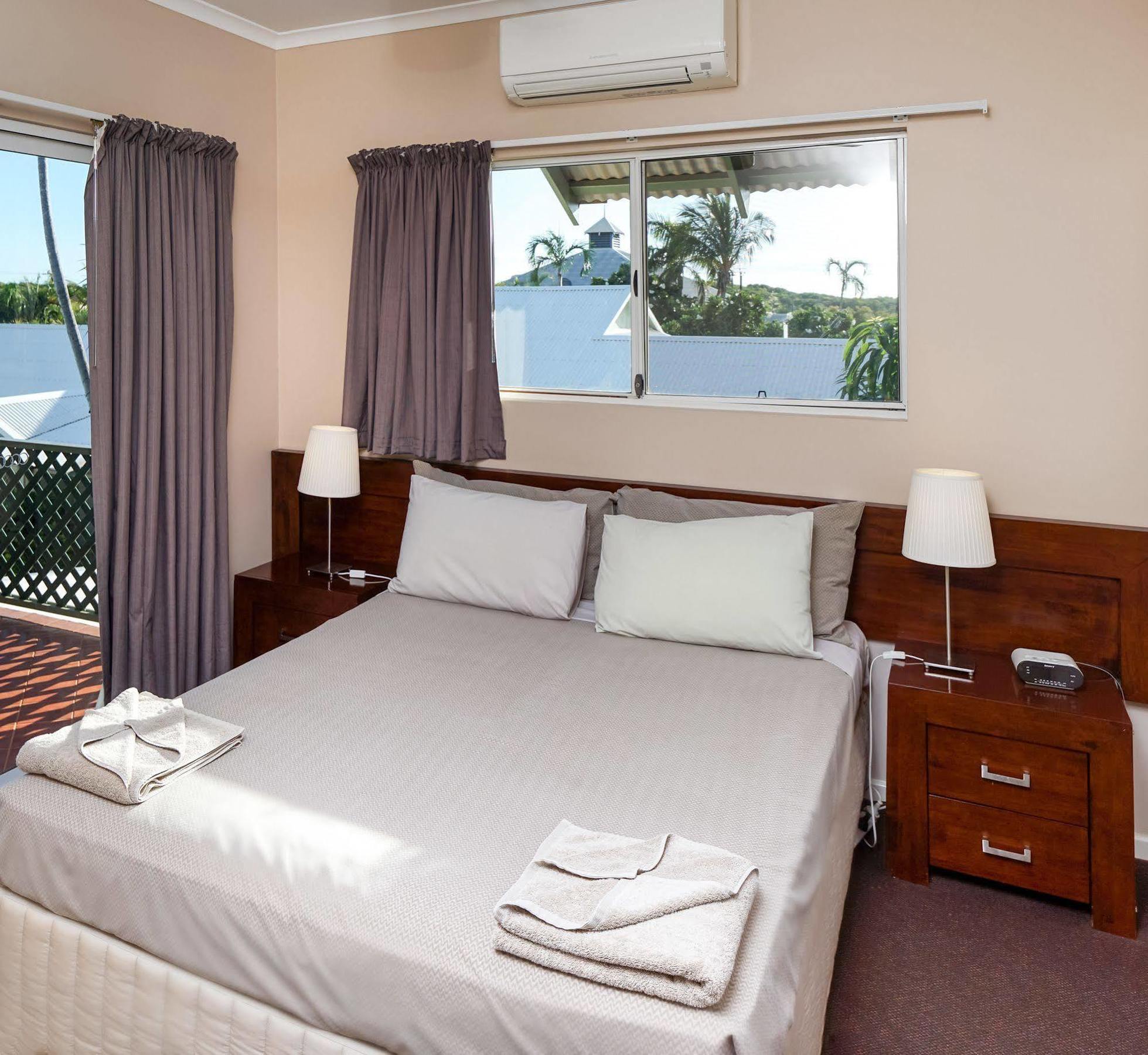 ברום Cable Beachside Villas מראה חיצוני תמונה