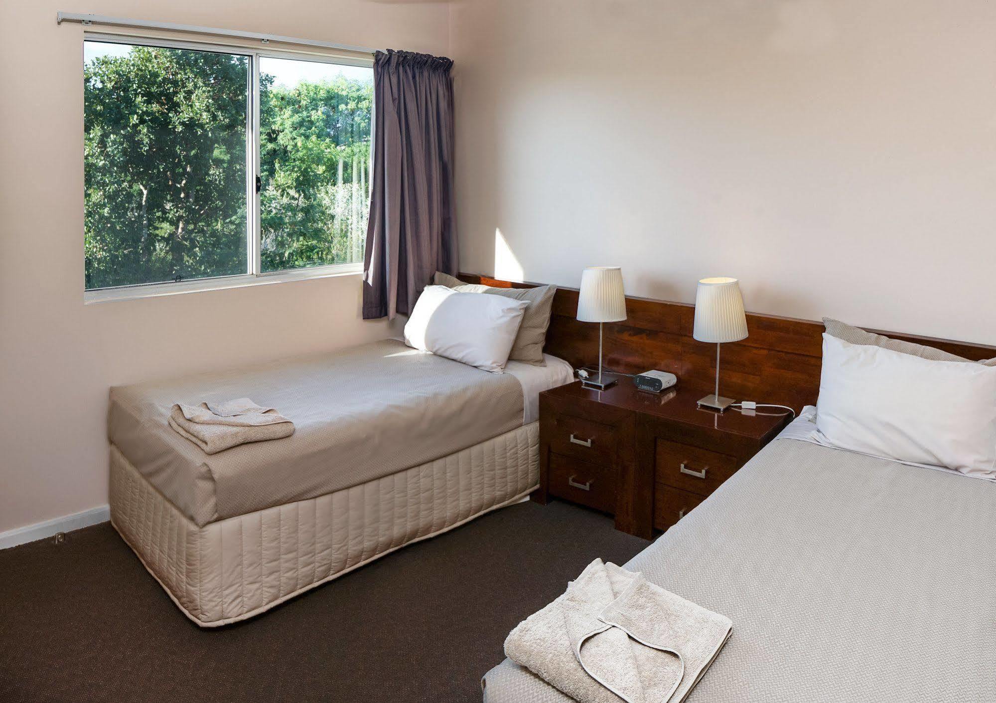 ברום Cable Beachside Villas מראה חיצוני תמונה