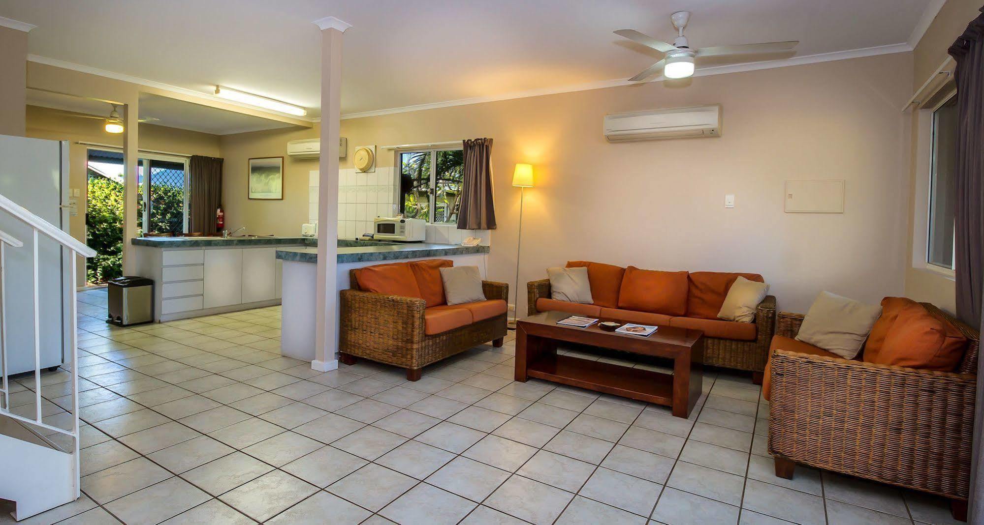 ברום Cable Beachside Villas מראה חיצוני תמונה